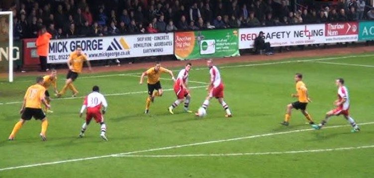 Soi kèo ngon Woking vs Cambridge United hôm nay 